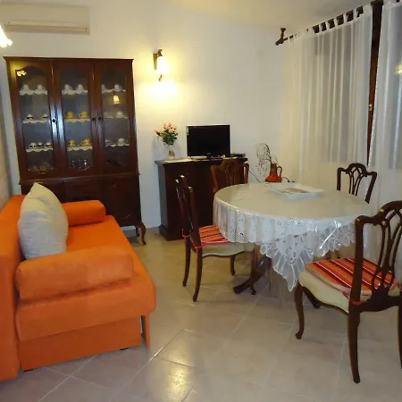 Tina Apartman *