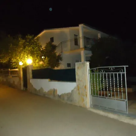 Apartman Tina *