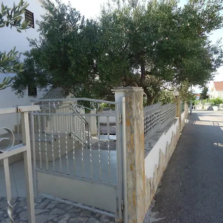 Apartman Tina *